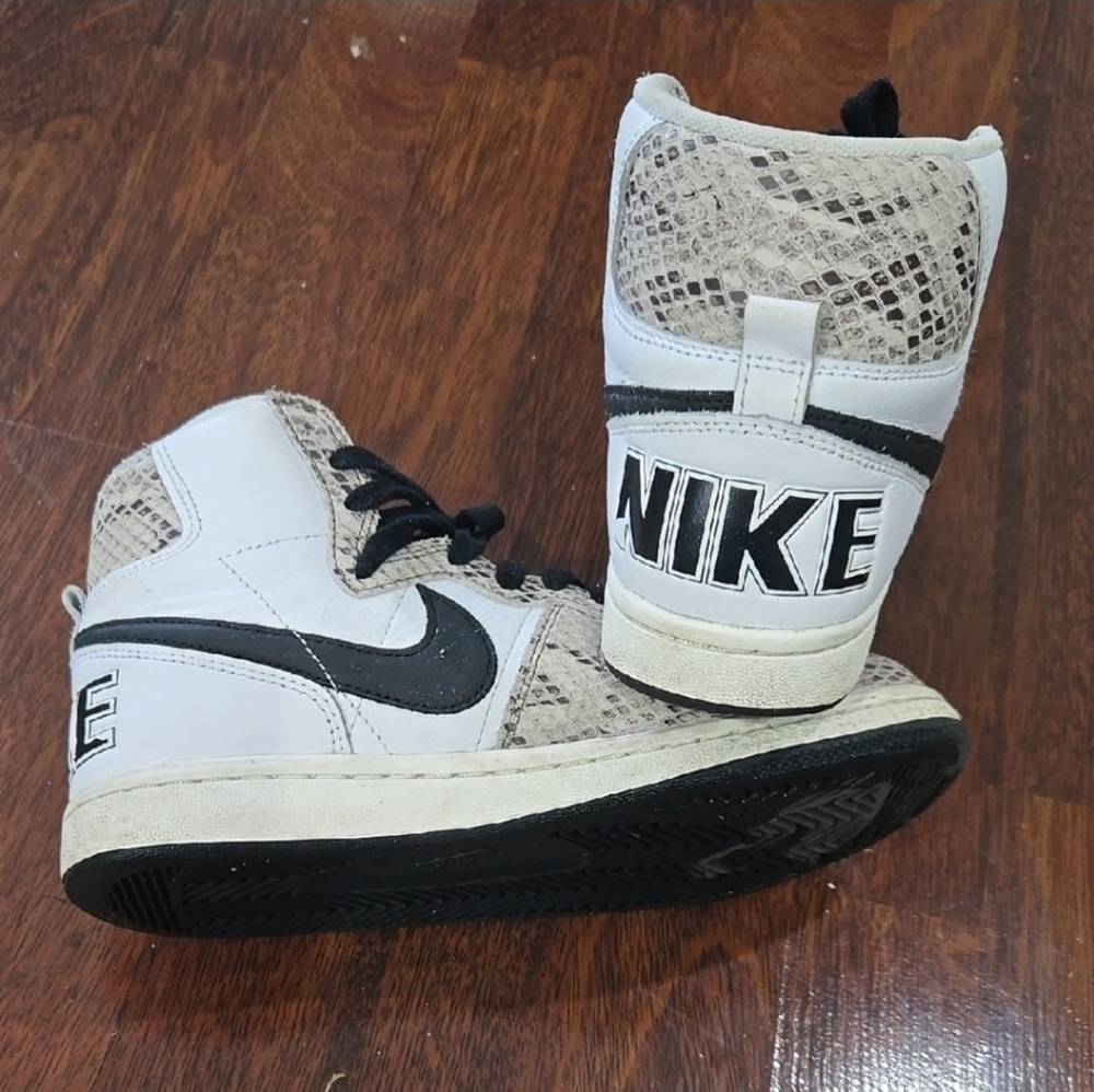 Nike Kids High-Top Sneakers - Size 5.5